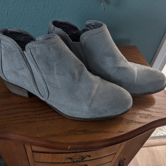 Shoes - Picture 1 of 2